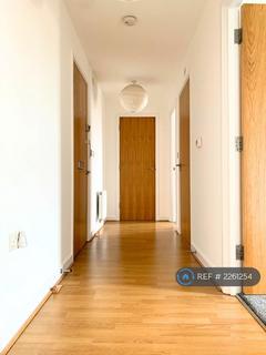 2 bedroom flat to rent, Queen Mary Avenue, London, E18