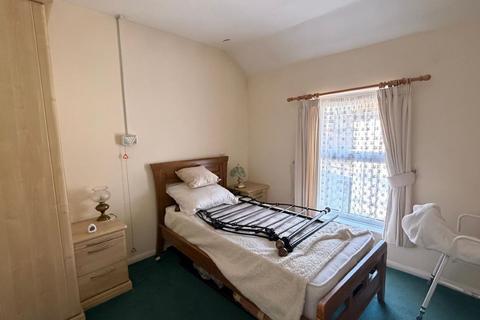 1 bedroom flat for sale, 22 Prospect Place, Epsom, Surrey, KT17 1JA