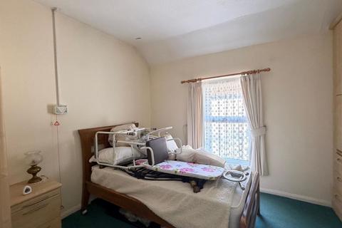 1 bedroom flat for sale, 22 Prospect Place, Epsom, Surrey, KT17 1JA