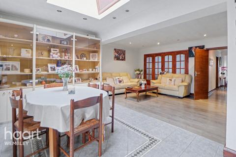 4 bedroom detached house for sale, Wembley