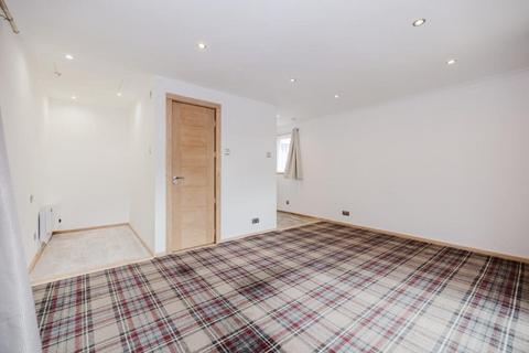 undefined, 1727L Park Place, Livingston, EH54 6RR