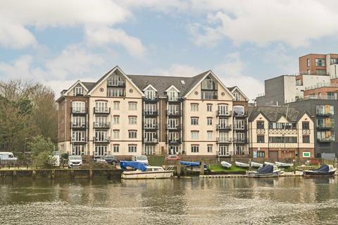 2 bedroom flat to rent, Steadfast Road, Kingston Upon Thames KT1