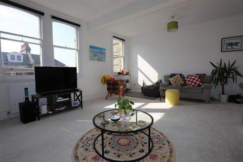 2 bedroom maisonette to rent, Tisbury Road, Hove