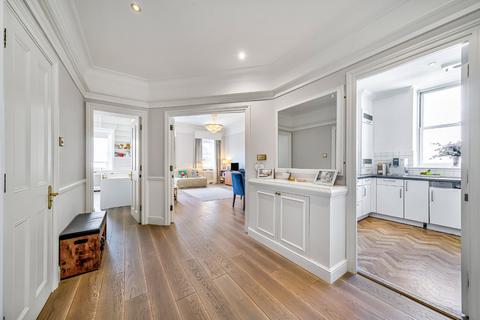 2 bedroom flat to rent, Lancaster Gate, Bayswater, London, W2