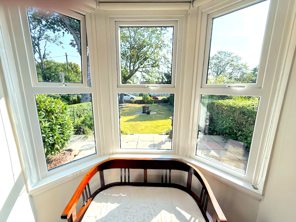 Bay window lounge