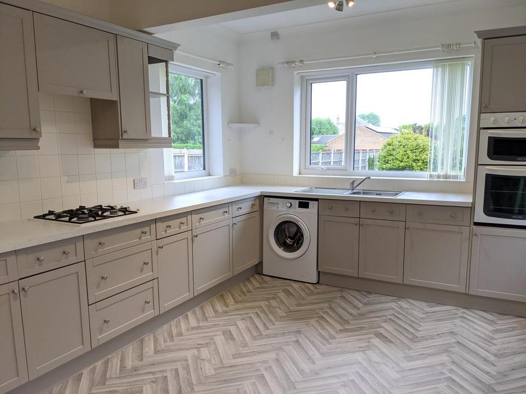 62 Derby- Kitchen .jpeg