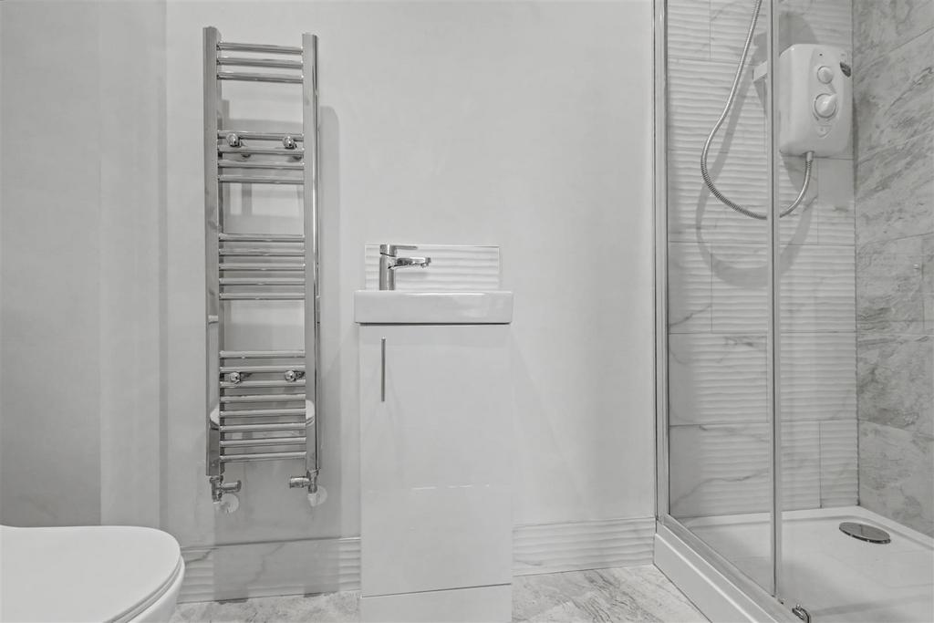 Ensuite 1.jpeg