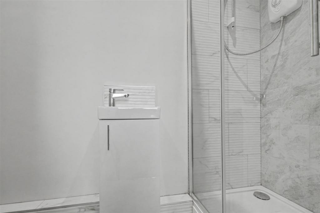 Ensuite 3 1.jpeg