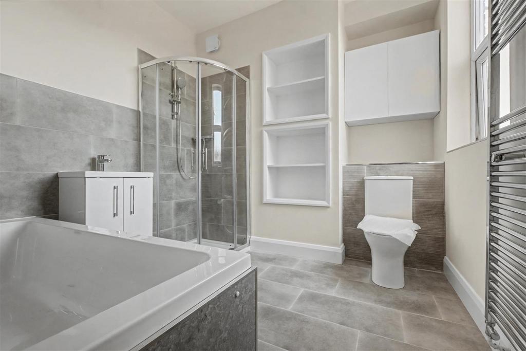 Bathroom 1.jpeg