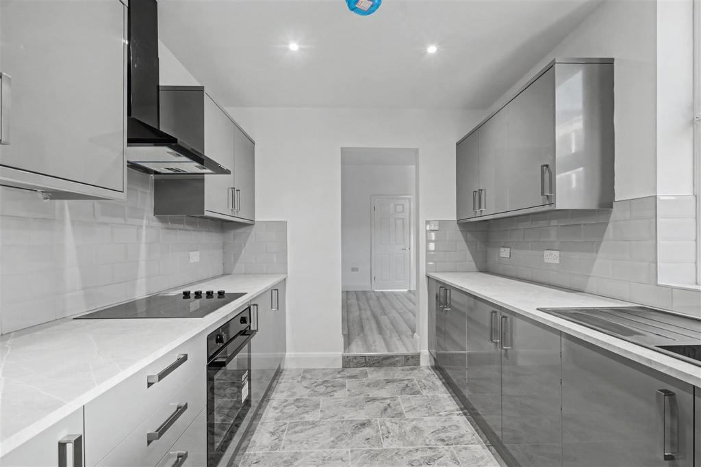 Kitchen 2.jpeg