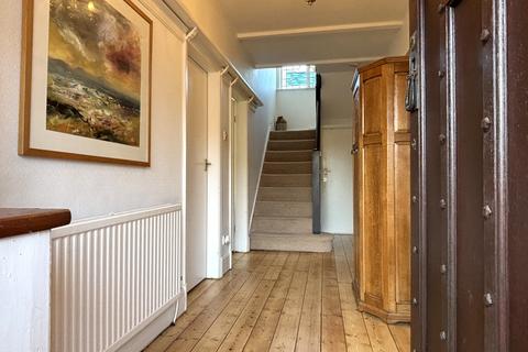 4 bedroom detached house for sale, Kings Close, Bramhall