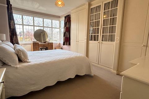 4 bedroom detached house for sale, Kings Close, Bramhall