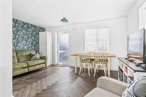 2 bedroom end of terrace house for sale, Angelica Avenue, Stotfold SG5 4HH