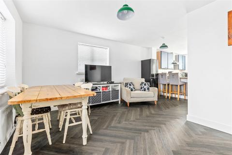 2 bedroom end of terrace house for sale, Angelica Avenue, Stotfold SG5 4HH