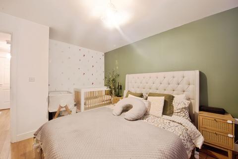 1 bedroom flat for sale, Canterbury House, 1 Honour Gardens, Dagenham, RM8