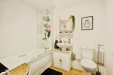 1 bedroom flat for sale, Canterbury House, 1 Honour Gardens, Dagenham, RM8