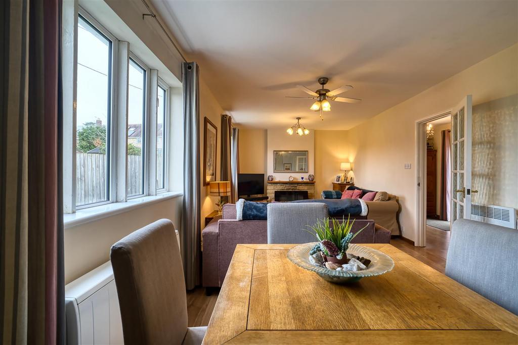Sitting/Dining Area
