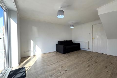 2 bedroom equestrian property to rent, Woodcock Gardens, Hawkinge, FOLKESTONE