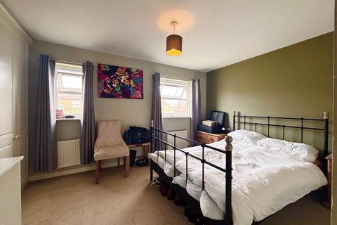 3 bedroom semi-detached house to rent, Milford Place, Fairford Leys, Aylesbury
