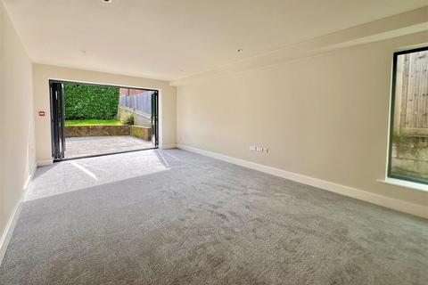 2 bedroom apartment to rent, GUILDFORD ROAD, BOOKHAM, KT23