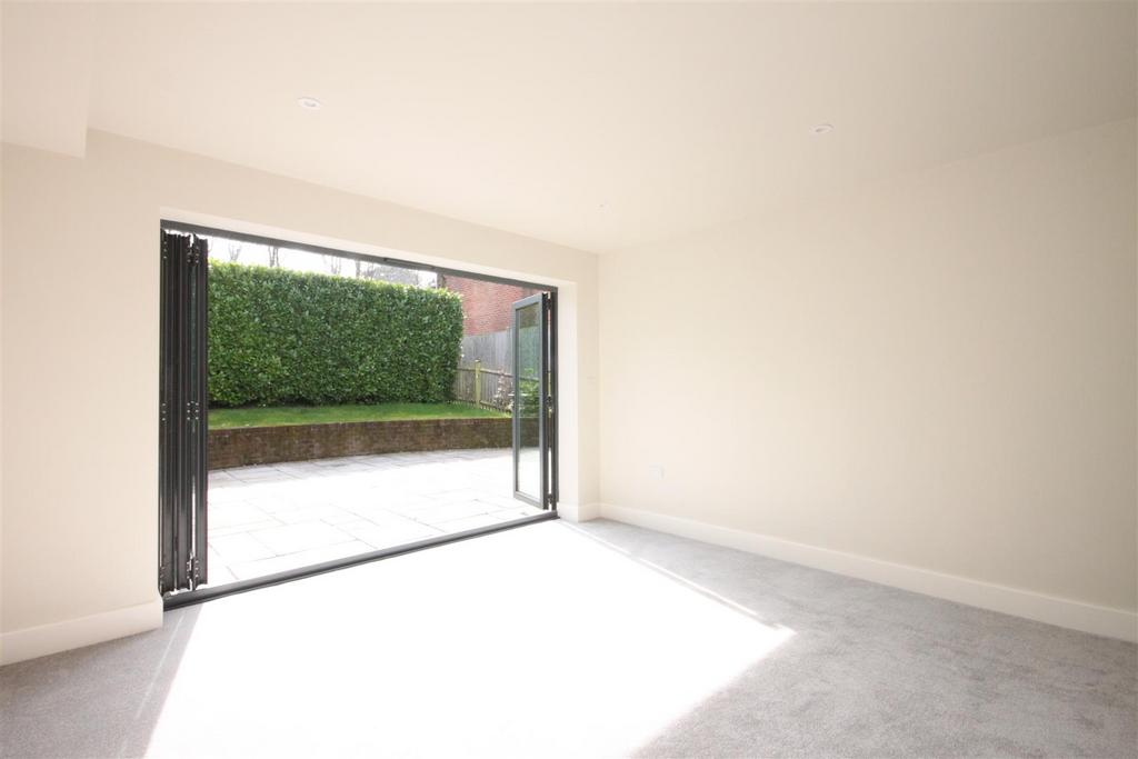 Bed 1 bifolds.JPG