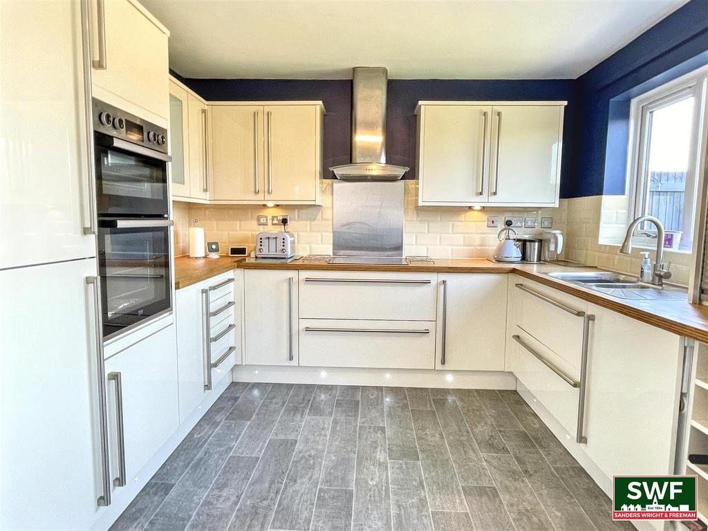 Kitchen1.jpg