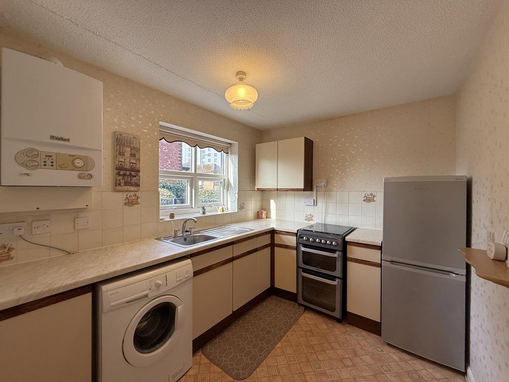 50 Bramwell St kitchen 3.jpeg