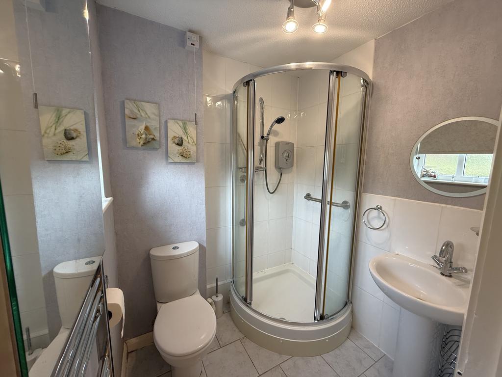 50 Bramwell St bathroom.jpeg