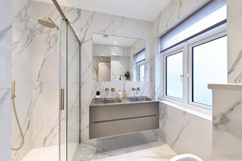 2 bedroom flat for sale, Ennismore Gardens, London