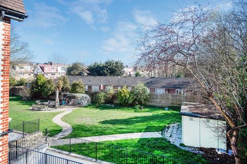 2 bedroom flat for sale, Hervey Road, LONDON SE3