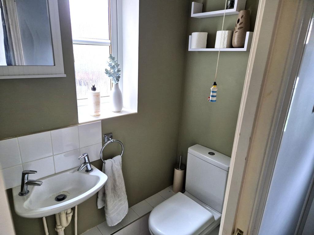 Cloakroom/wc