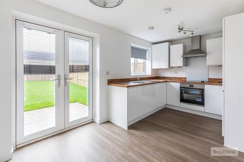 3 bedroom end of terrace house to rent, Airfield Way, Corby