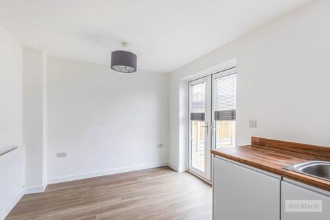3 bedroom end of terrace house to rent, Airfield Way, Corby