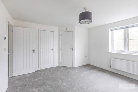 3 bedroom end of terrace house to rent, Airfield Way, Corby