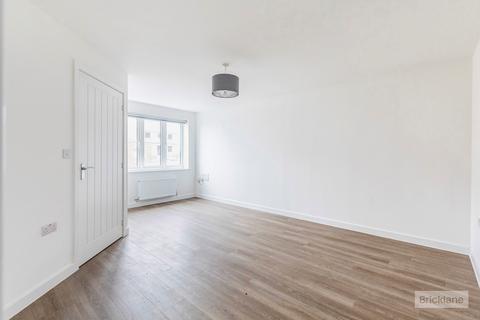 3 bedroom end of terrace house to rent, Airfield Way, Corby