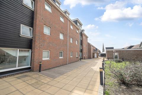 2 bedroom apartment for sale, Nayland Court, Romford RM1