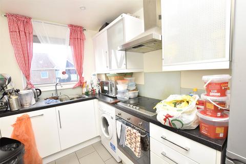 2 bedroom apartment for sale, Nayland Court, Romford RM1
