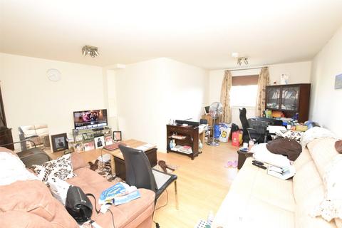 2 bedroom apartment for sale, Nayland Court, Romford RM1