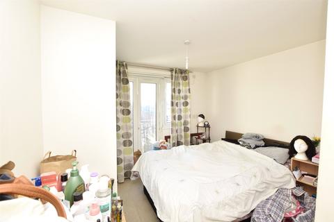 2 bedroom apartment for sale, Nayland Court, Romford RM1