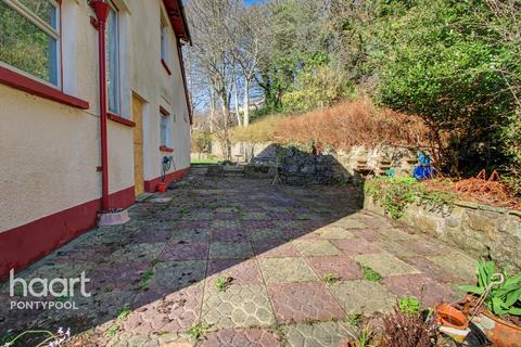 3 bedroom character property for sale, Avon Road, Pontypool