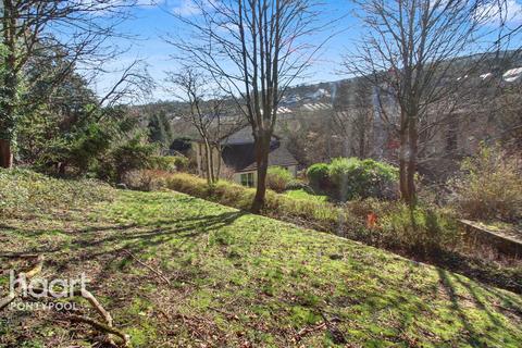 undefined, Avon Road, Pontypool