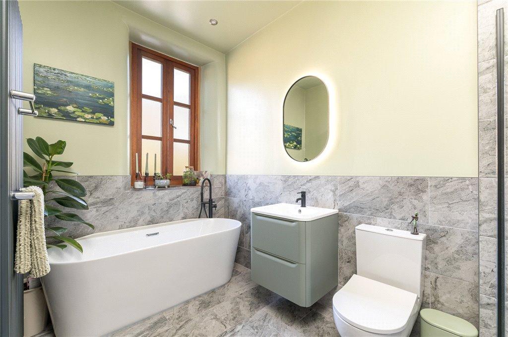 Master En-Suite