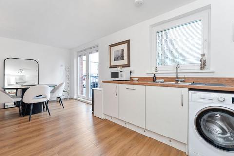 undefined, 0419L Ashley Place, Edinburgh, EH6 5GB