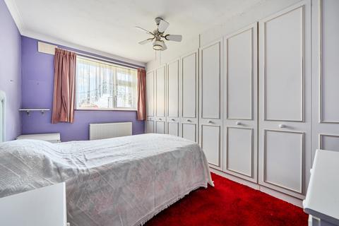 3 bedroom bungalow for sale, Horndon Road, Collier Row RM5