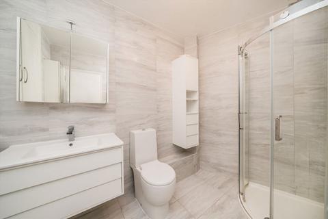 2 bedroom flat to rent, The Downs, London SW20