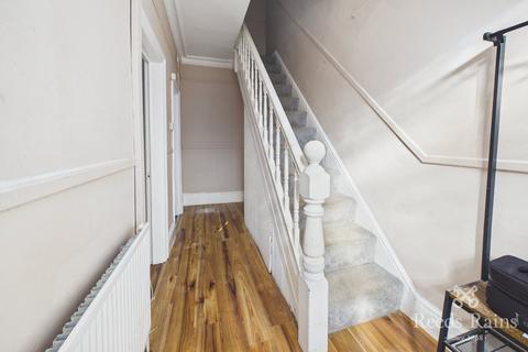 3 bedroom terraced house to rent, Curtis Street, Manchester M19
