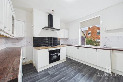 3 bedroom terraced house to rent, Curtis Street, Manchester M19