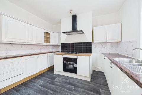 3 bedroom terraced house to rent, Curtis Street, Manchester M19