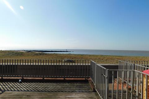 2 bedroom maisonette to rent, Beach Way, Clacton-on-Sea CO15