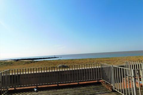 2 bedroom maisonette to rent, Beach Way, Clacton-on-Sea CO15